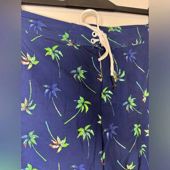 American Eagle Swim Trunks Tree desing size L - Picture 6 of 14